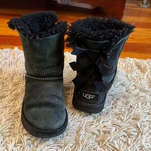 Black toddler Uggs! Bailey bow, size 10